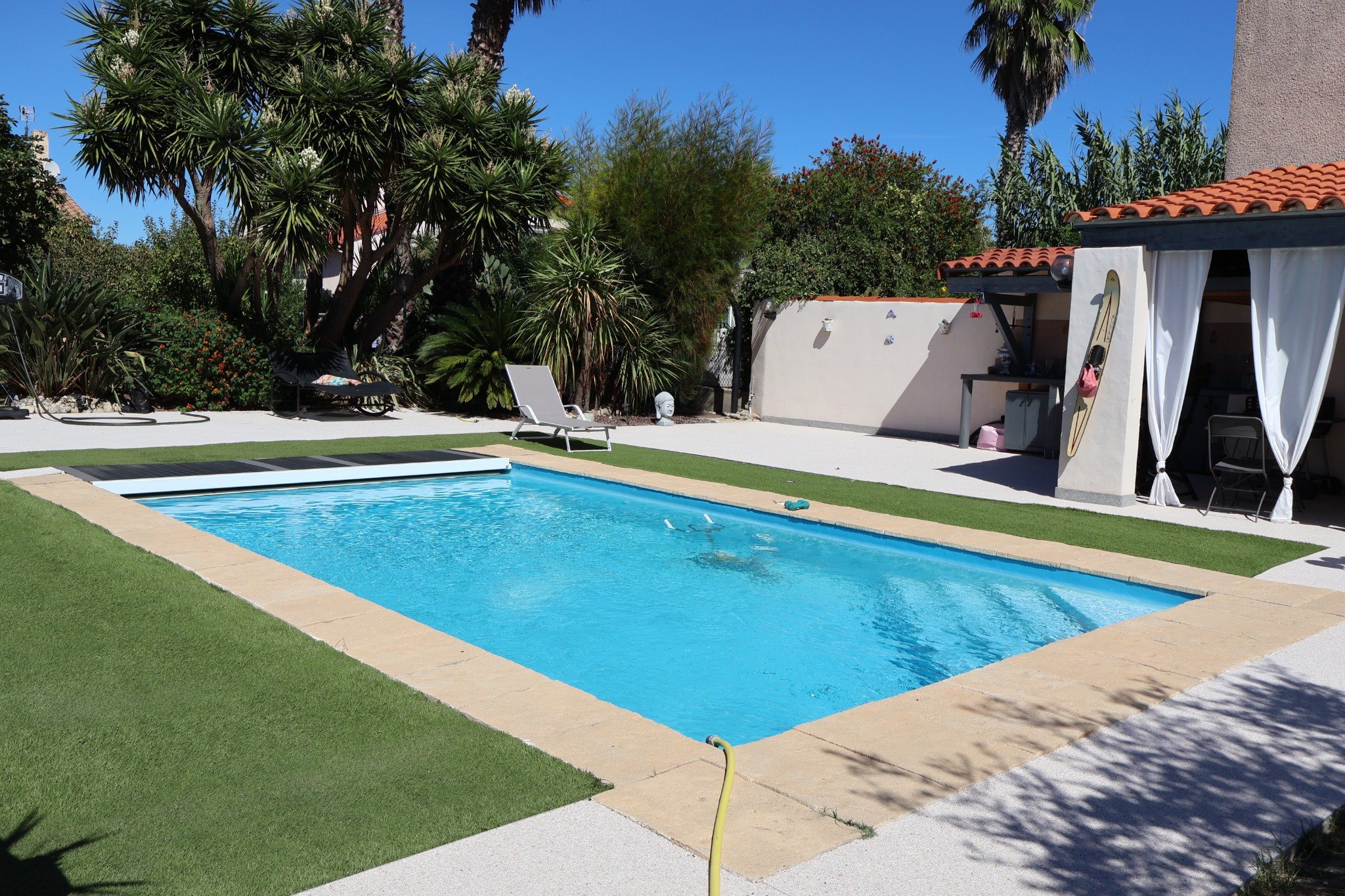 Réalisation SOL'EXPERT autour d'une piscine